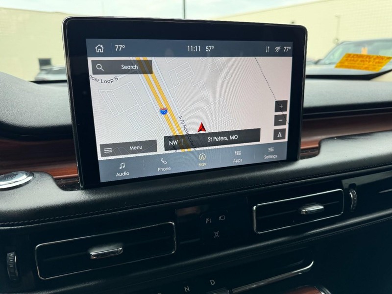 Lincoln Aviator Vehicle Full-screen Gallery Image 23