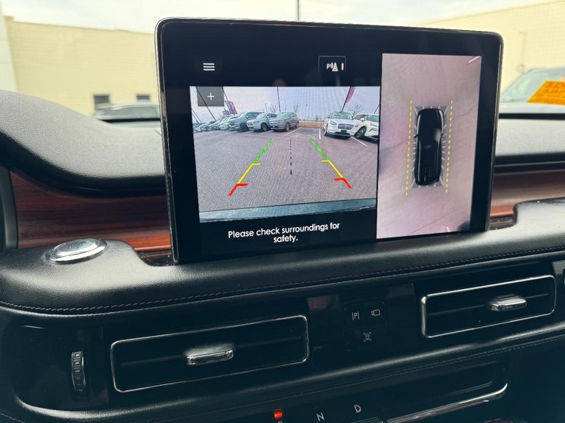 Lincoln Aviator Vehicle Full-screen Gallery Image 24