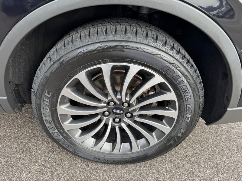 Lincoln Aviator Vehicle Full-screen Gallery Image 27