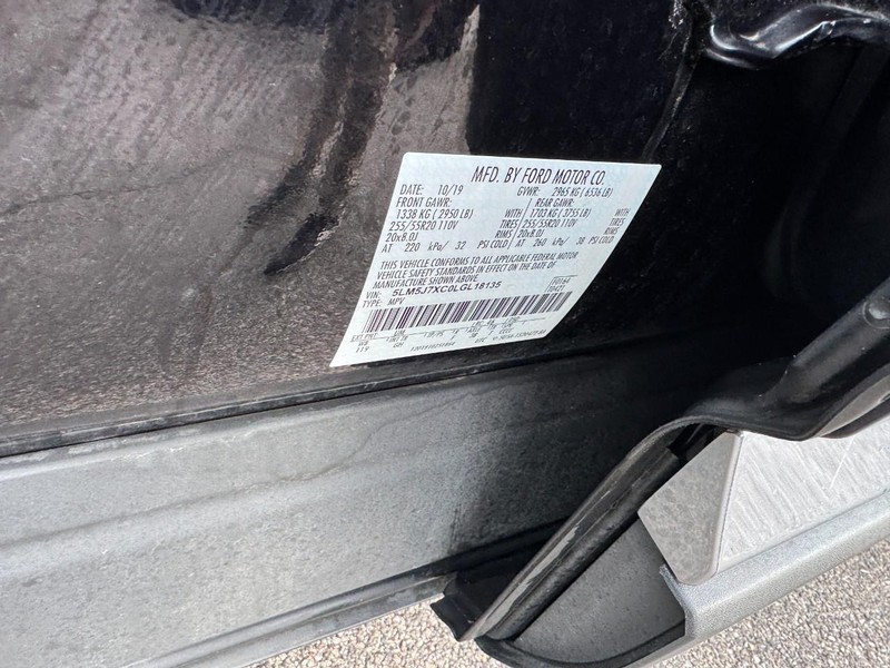 Lincoln Aviator Vehicle Full-screen Gallery Image 28