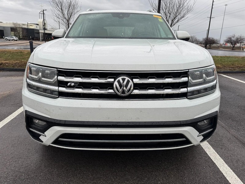 Volkswagen Atlas Vehicle Full-screen Gallery Image 02