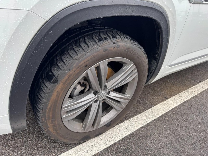 Volkswagen Atlas Vehicle Full-screen Gallery Image 04