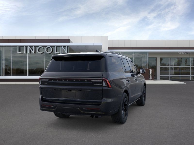 Lincoln Navigator Vehicle Full-screen Gallery Image 08