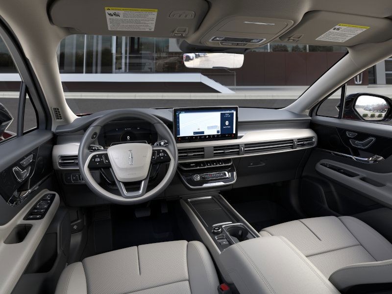 Lincoln Corsair Vehicle Full-screen Gallery Image 09