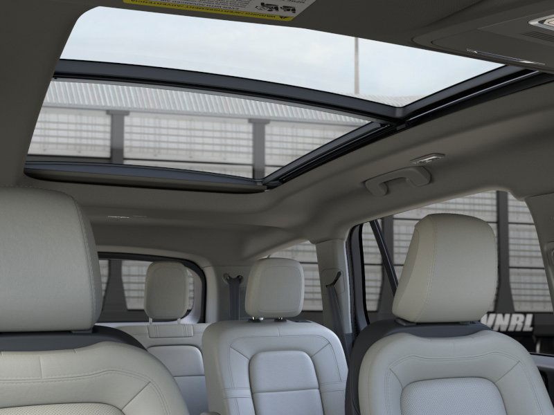 Lincoln Aviator Vehicle Full-screen Gallery Image 22