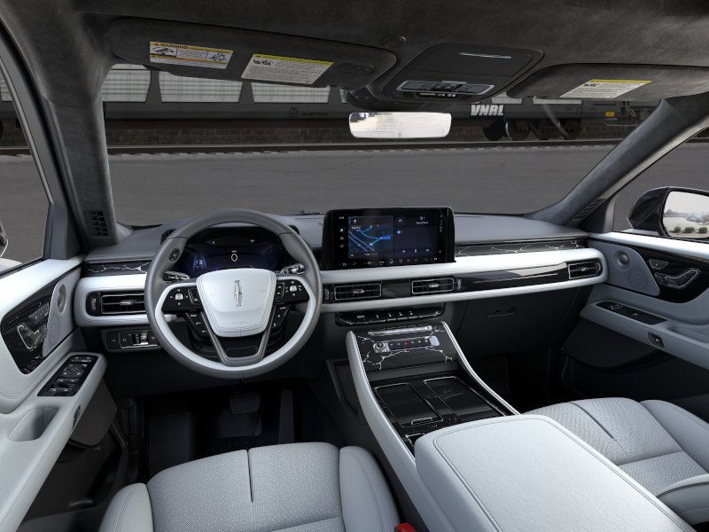 Lincoln Aviator Vehicle Full-screen Gallery Image 09