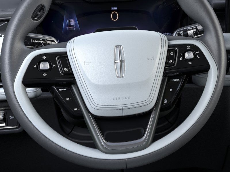 Lincoln Aviator Vehicle Full-screen Gallery Image 12