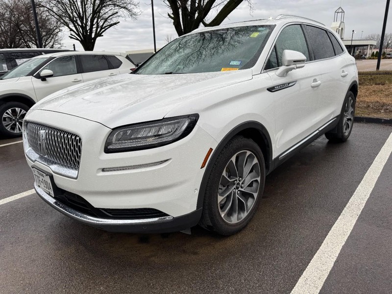 Lincoln Nautilus Vehicle Full-screen Gallery Image 03