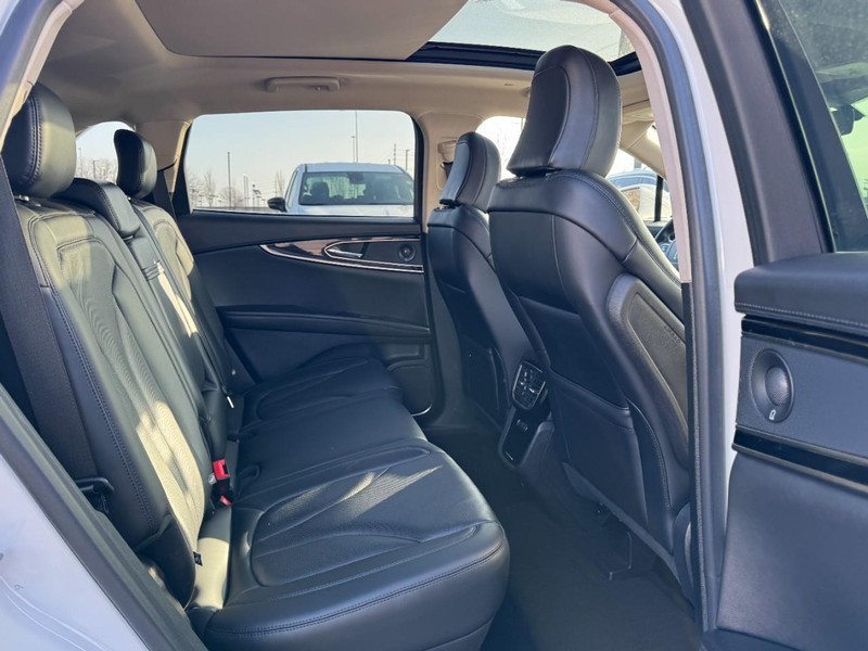 Lincoln Nautilus Vehicle Full-screen Gallery Image 13