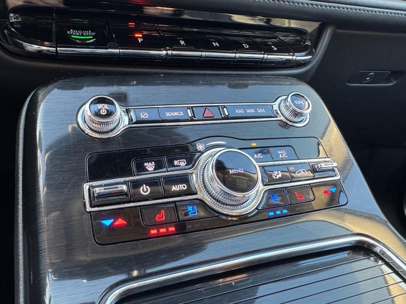 Lincoln Nautilus Vehicle Full-screen Gallery Image 17