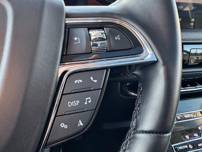 Lincoln Nautilus Vehicle Full-screen Gallery Image 19