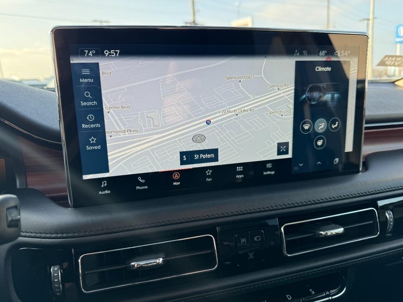 Lincoln Nautilus Vehicle Full-screen Gallery Image 21