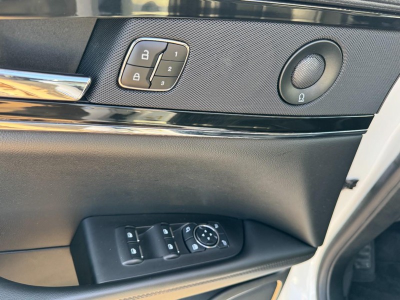 Lincoln Nautilus Vehicle Full-screen Gallery Image 23