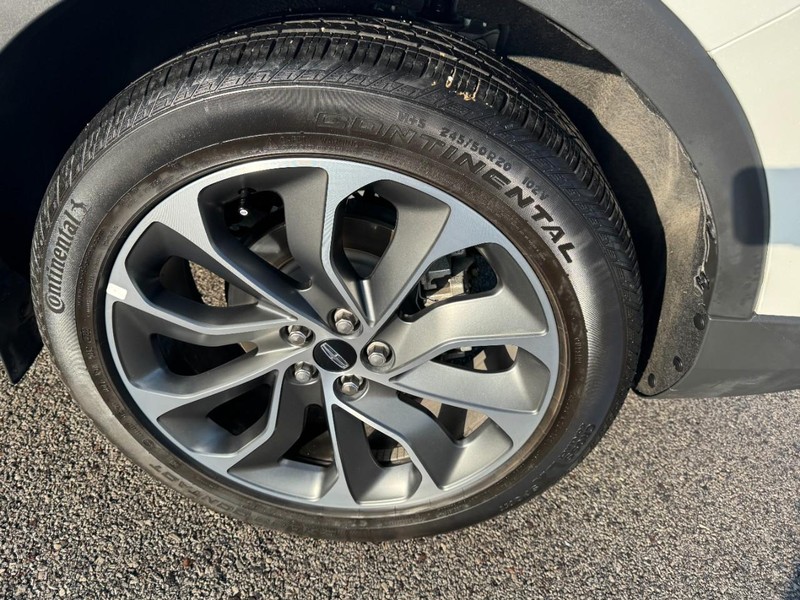 Lincoln Nautilus Vehicle Full-screen Gallery Image 24