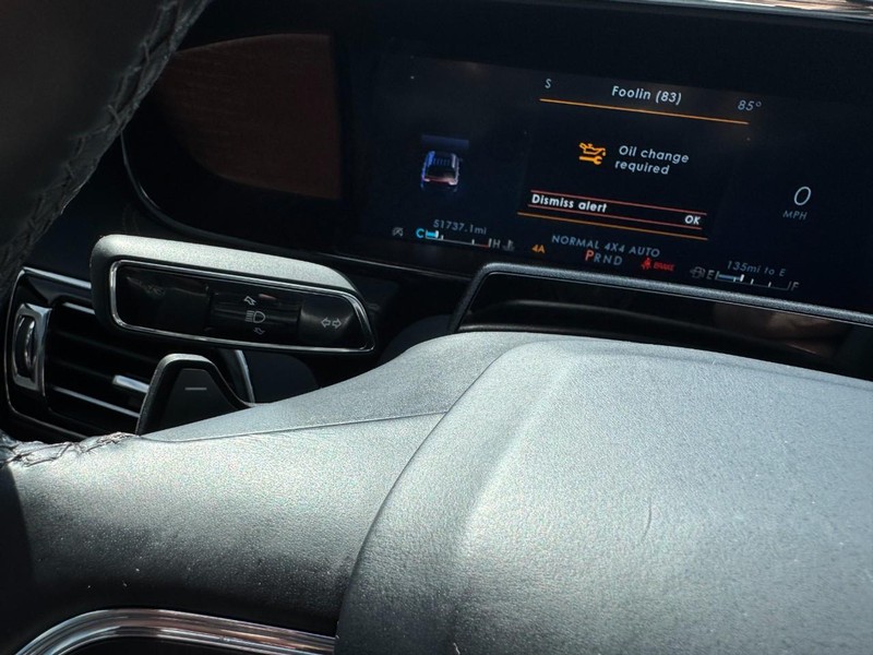 Lincoln Navigator L Vehicle Full-screen Gallery Image 20