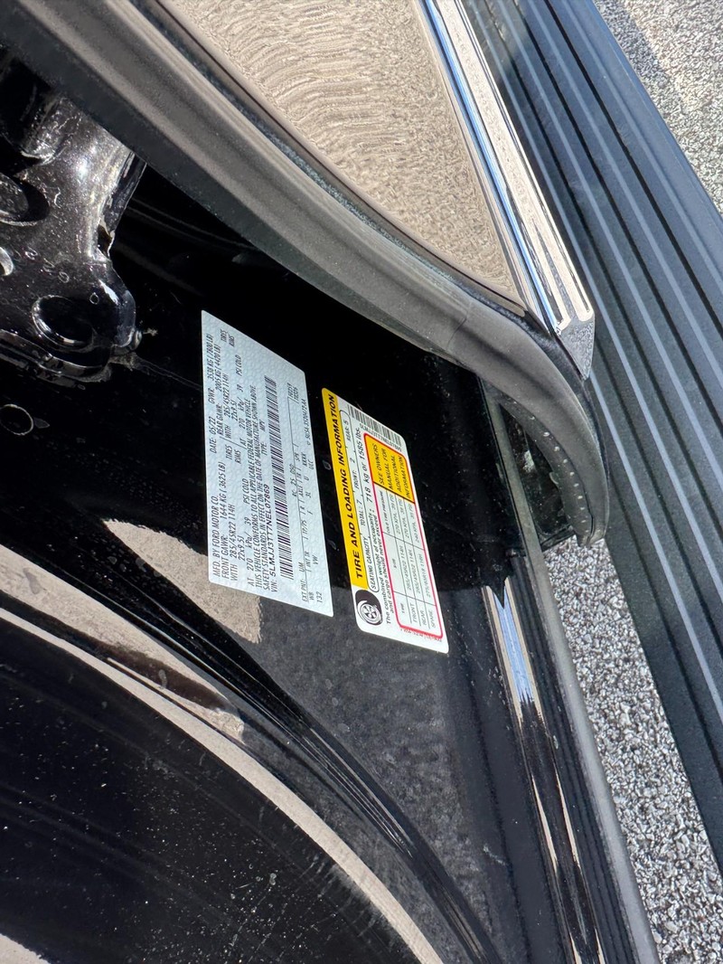 Lincoln Navigator L Vehicle Full-screen Gallery Image 28