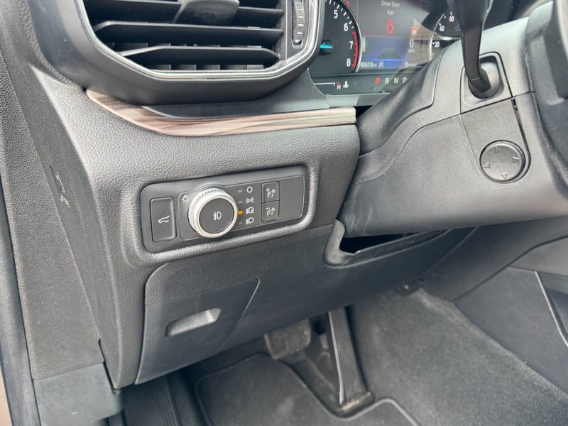 Ford Explorer Vehicle Full-screen Gallery Image 14