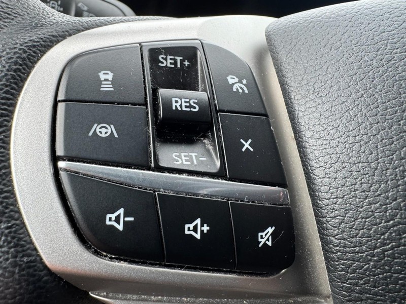 Ford Explorer Vehicle Full-screen Gallery Image 18