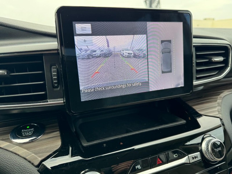 Ford Explorer Vehicle Full-screen Gallery Image 24