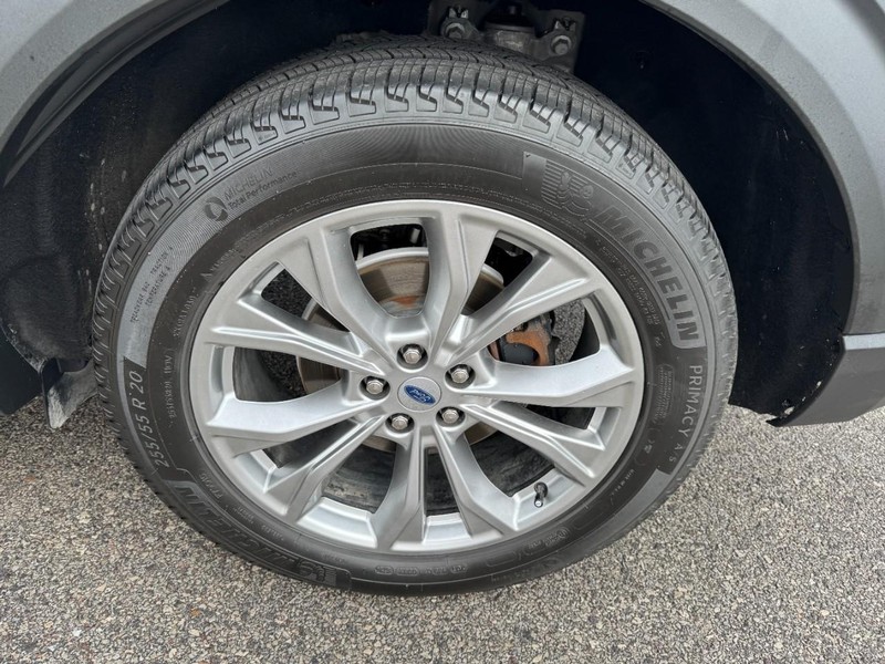 Ford Explorer Vehicle Full-screen Gallery Image 27