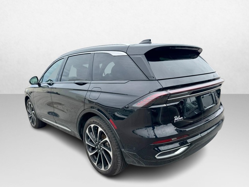 Lincoln Nautilus Vehicle Full-screen Gallery Image 07