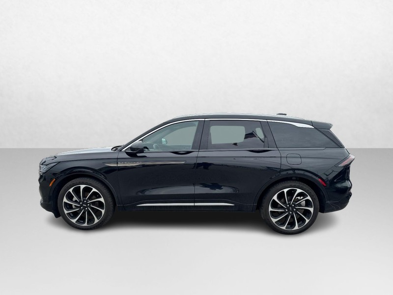 Lincoln Nautilus Vehicle Full-screen Gallery Image 08