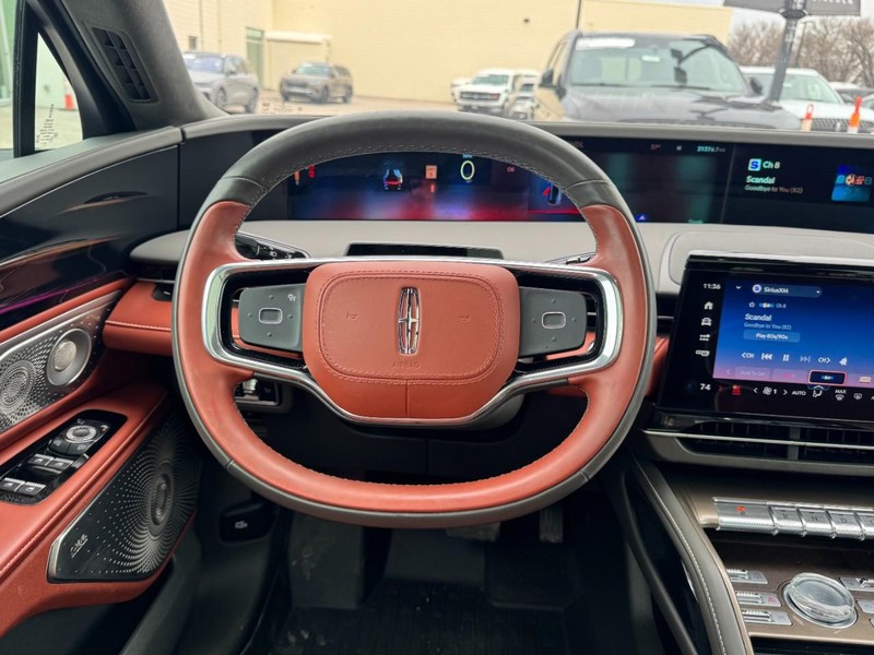 Lincoln Nautilus Vehicle Full-screen Gallery Image 10