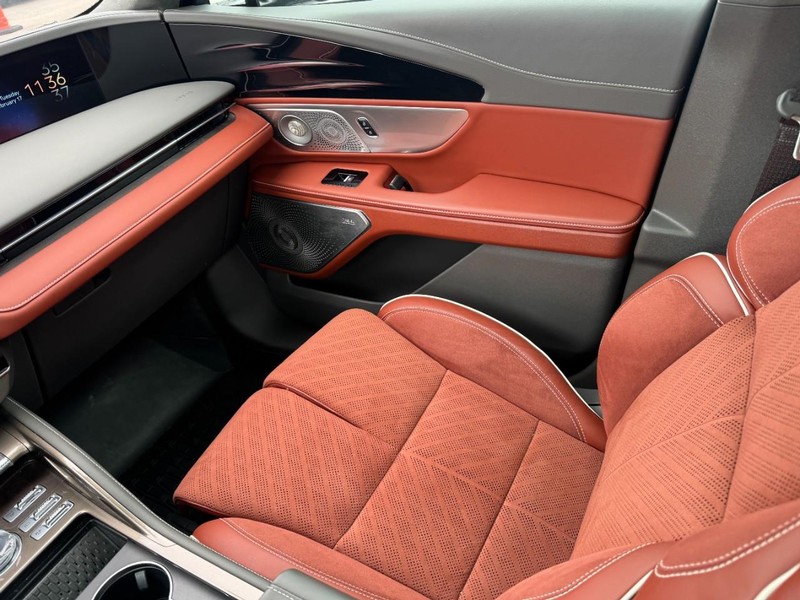 Lincoln Nautilus Vehicle Full-screen Gallery Image 11