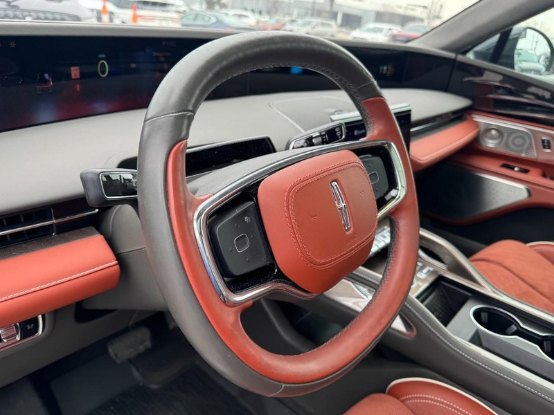 Lincoln Nautilus Vehicle Full-screen Gallery Image 15