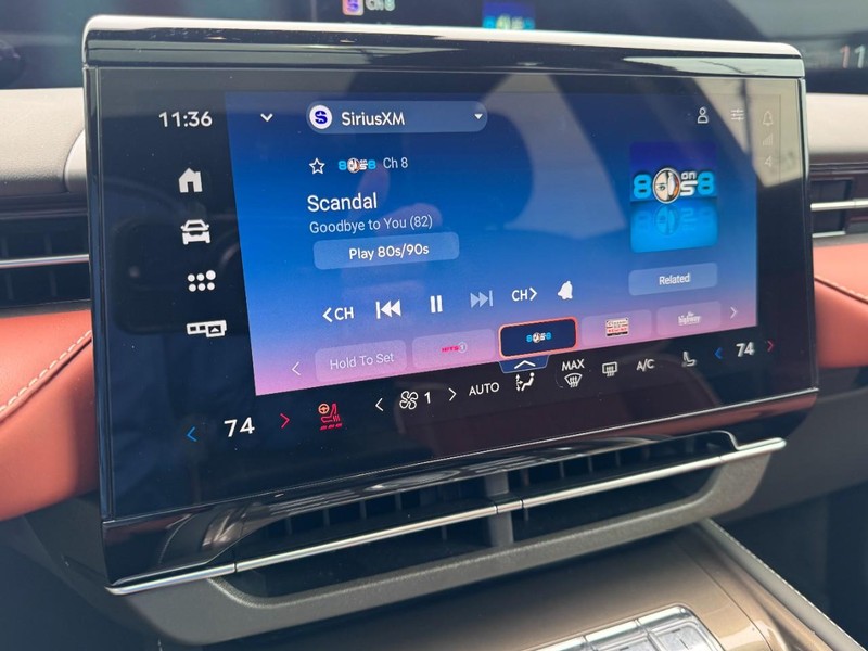 Lincoln Nautilus Vehicle Full-screen Gallery Image 16