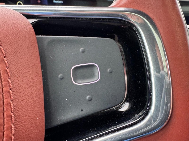 Lincoln Nautilus Vehicle Full-screen Gallery Image 19