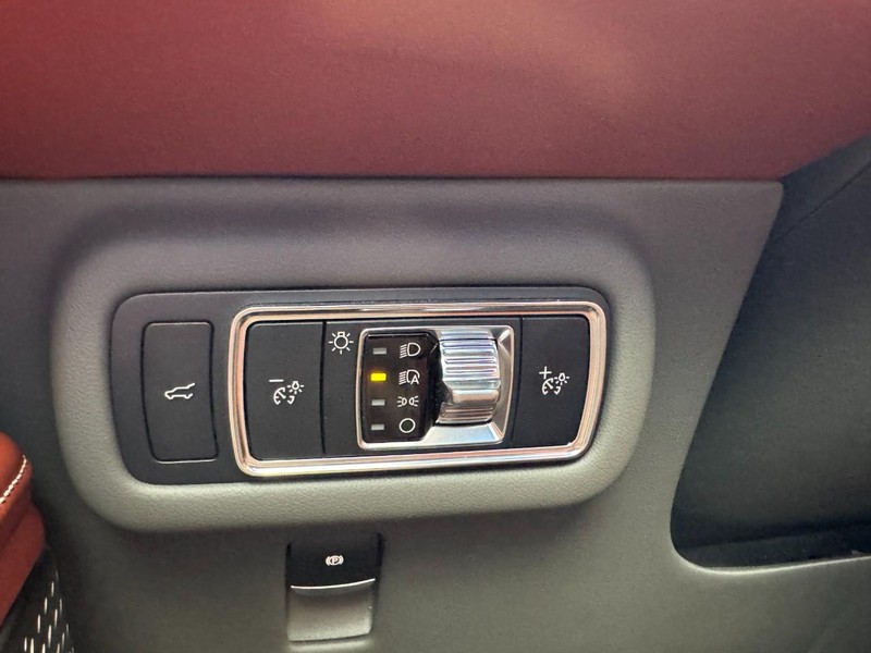 Lincoln Nautilus Vehicle Full-screen Gallery Image 22