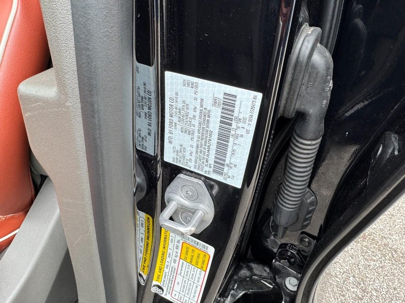 Lincoln Nautilus Vehicle Full-screen Gallery Image 28