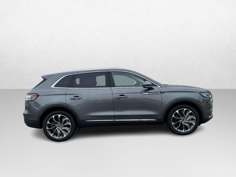 Lincoln Nautilus Vehicle Full-screen Gallery Image 04