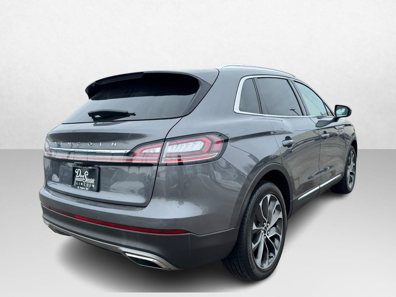 Lincoln Nautilus Vehicle Full-screen Gallery Image 05