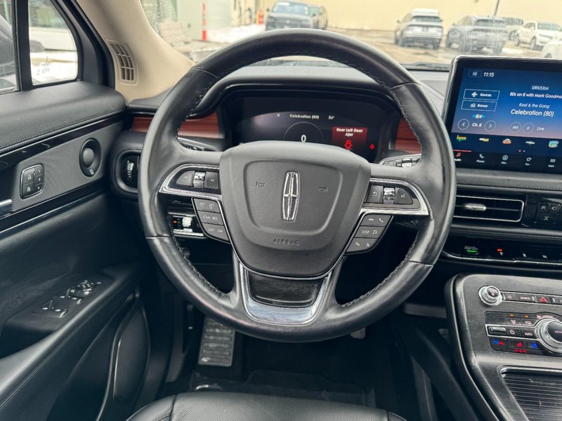 Lincoln Nautilus Vehicle Full-screen Gallery Image 10