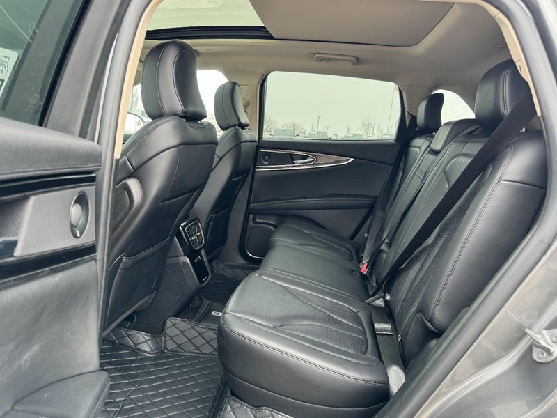 Lincoln Nautilus Vehicle Full-screen Gallery Image 12