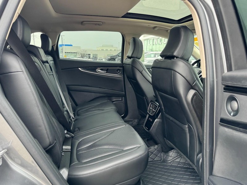 Lincoln Nautilus Vehicle Full-screen Gallery Image 13