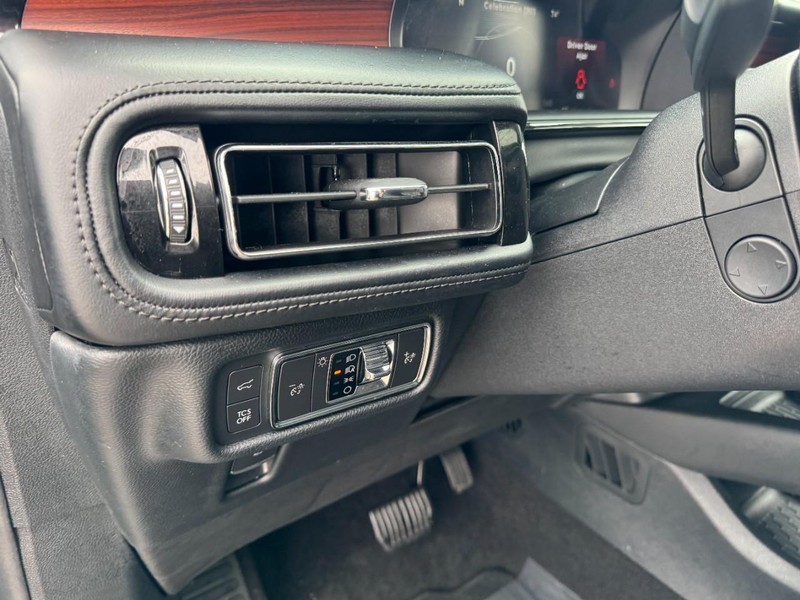 Lincoln Nautilus Vehicle Full-screen Gallery Image 14