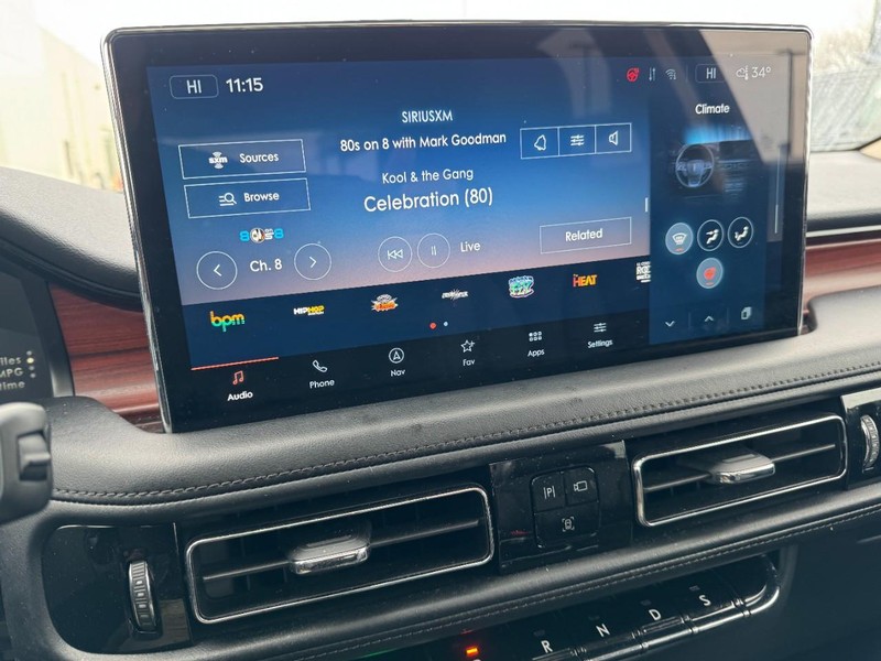 Lincoln Nautilus Vehicle Full-screen Gallery Image 16