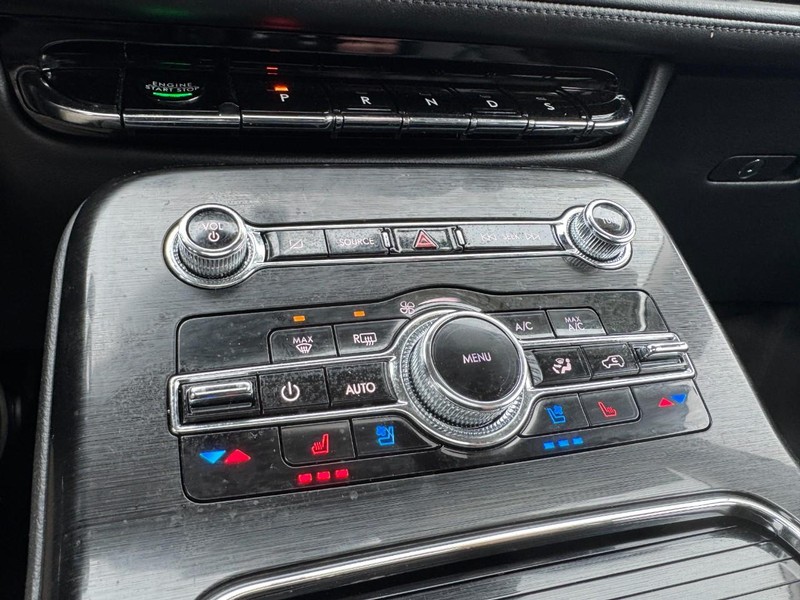 Lincoln Nautilus Vehicle Full-screen Gallery Image 17