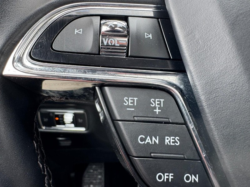 Lincoln Nautilus Vehicle Full-screen Gallery Image 18