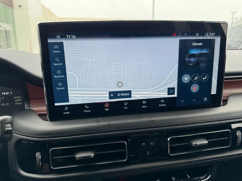 Lincoln Nautilus Vehicle Full-screen Gallery Image 21