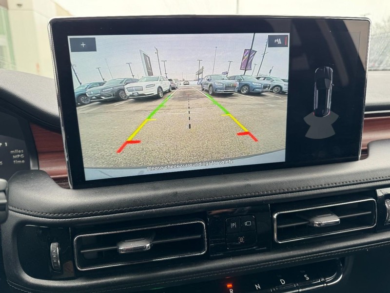 Lincoln Nautilus Vehicle Full-screen Gallery Image 22