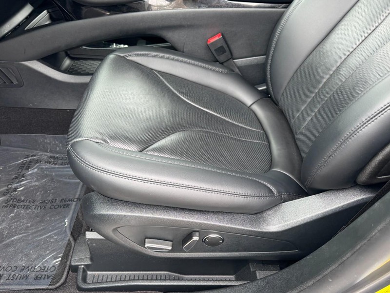 Lincoln Nautilus Vehicle Full-screen Gallery Image 24