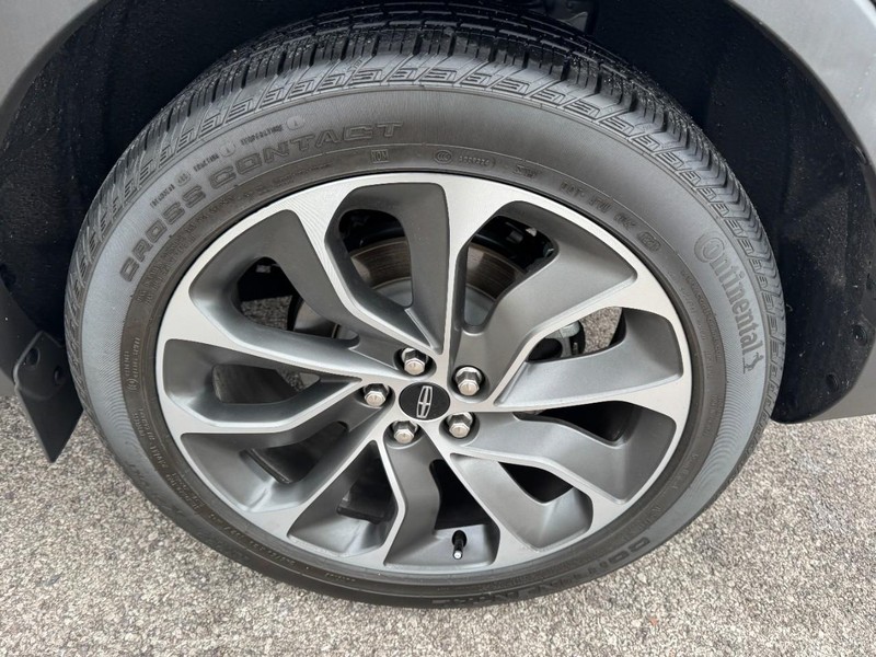 Lincoln Nautilus Vehicle Full-screen Gallery Image 25