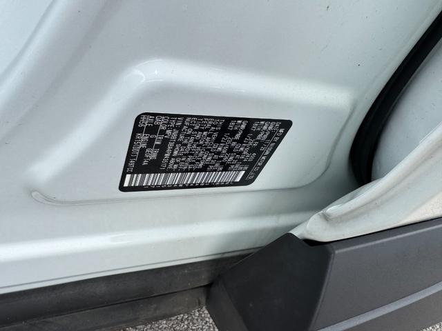 Nissan Rogue Vehicle Full-screen Gallery Image 28