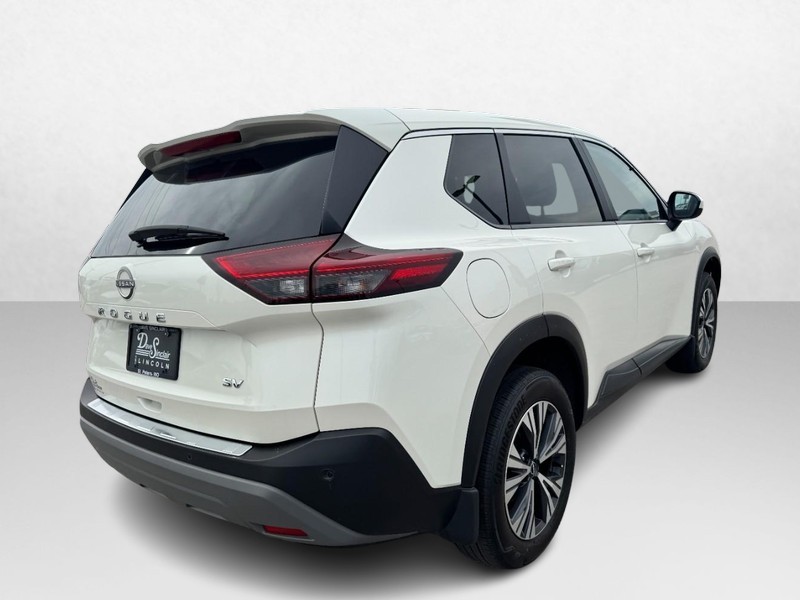 Nissan Rogue Vehicle Full-screen Gallery Image 05