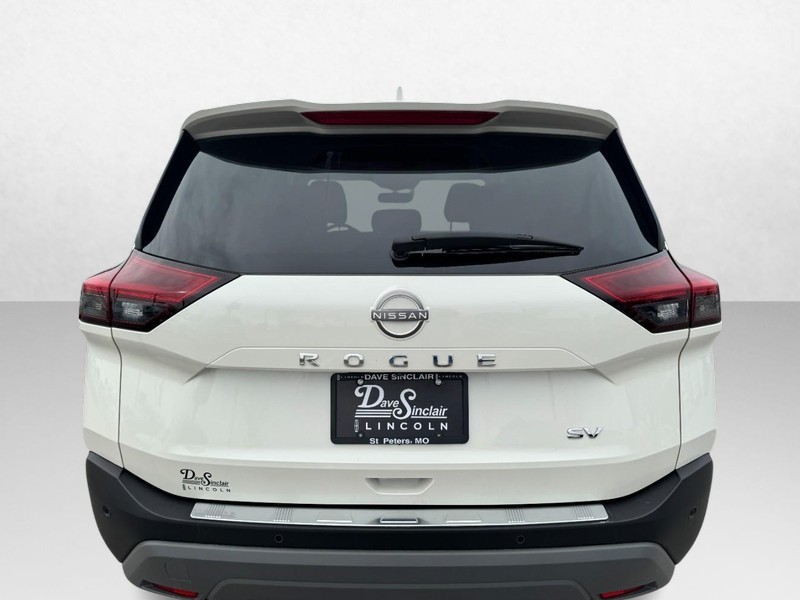 Nissan Rogue Vehicle Full-screen Gallery Image 06