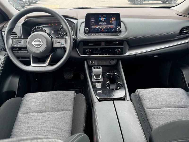 Nissan Rogue Vehicle Full-screen Gallery Image 09